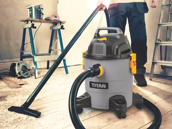 Titan ttb774vac 1300w 16ltr wet & dry vacuum cleaner 220-240v