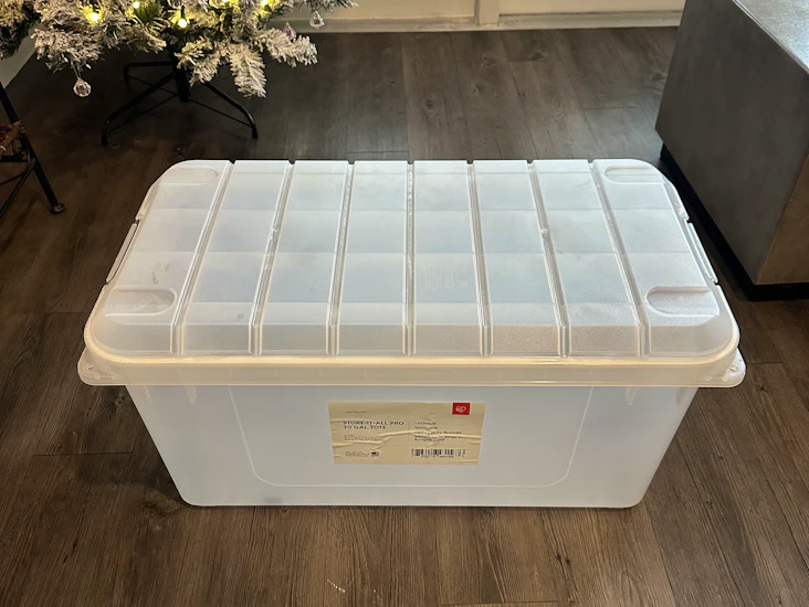 Plastic storage container