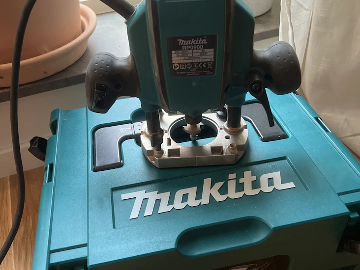 Makita överhandsfräs rp0900