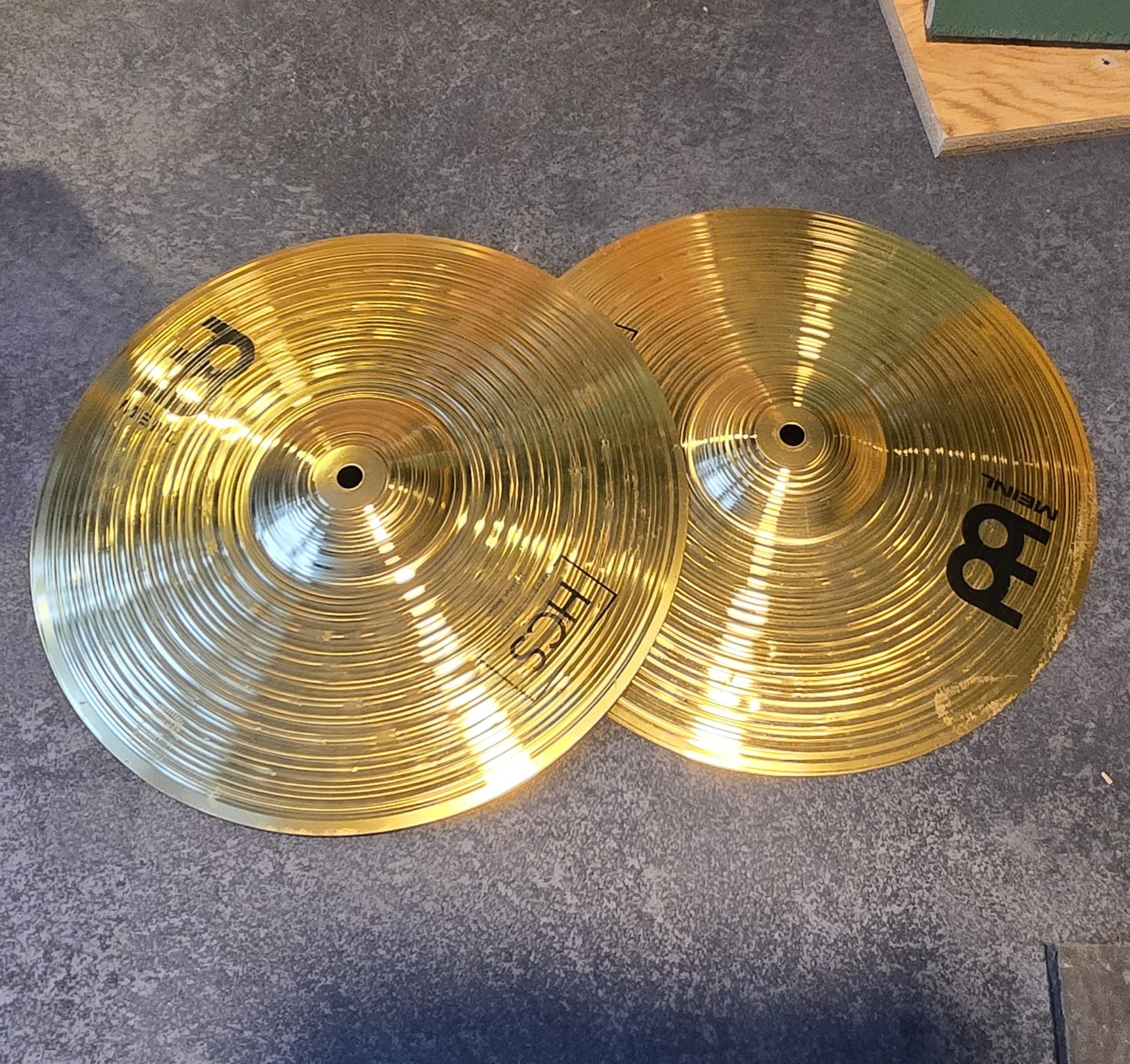 Hi hat cymbals and clutch