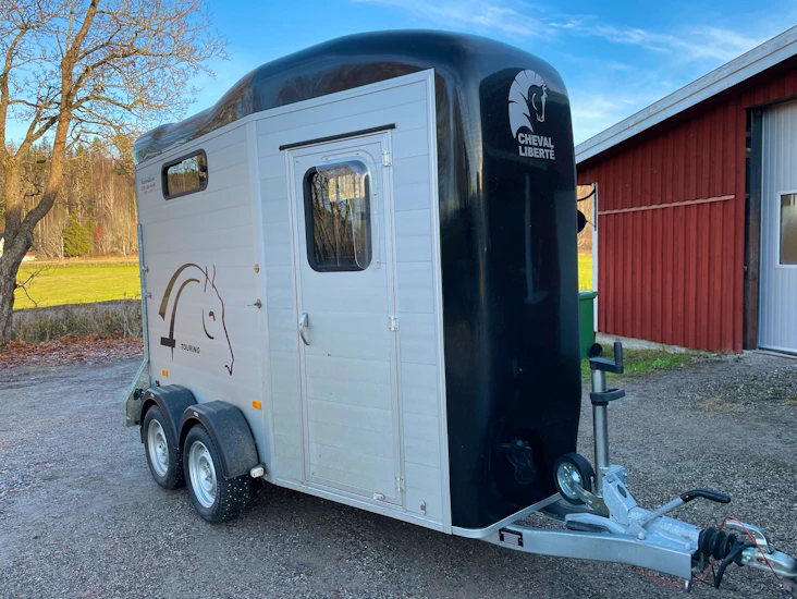 Cheval touring one: hästtransport med fronturlastning