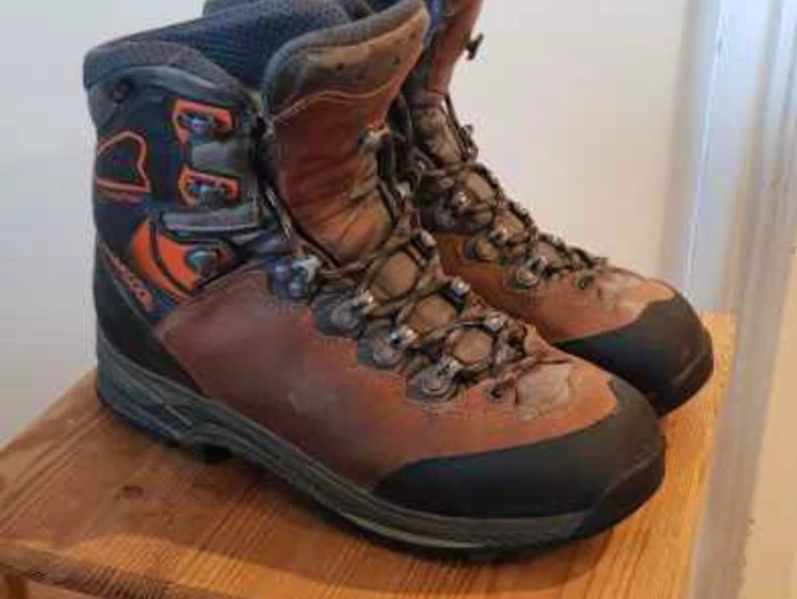 Regäla vandringskängor storlek 40.5-41