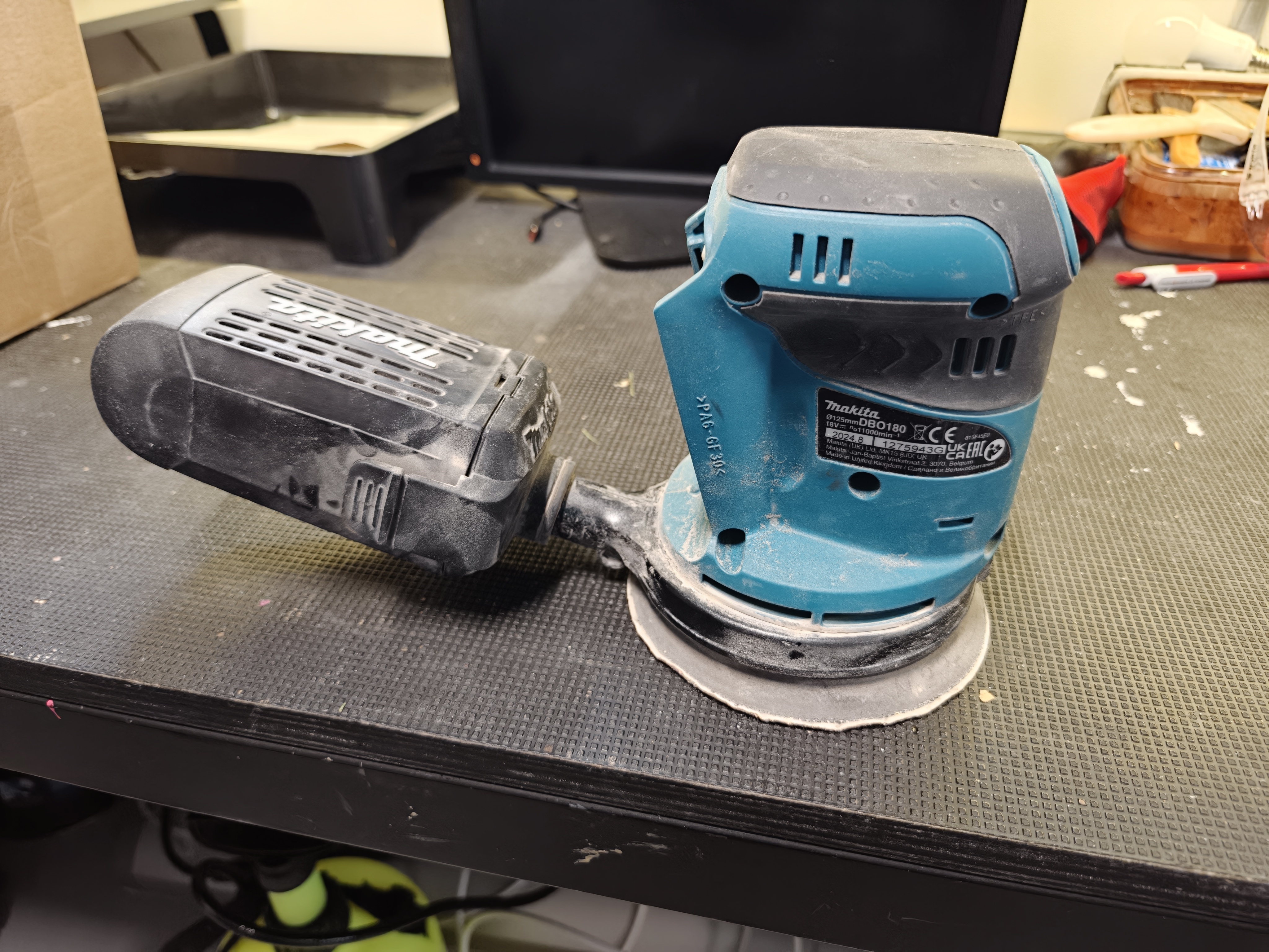 Epäkeskohiomakone makita dbo180