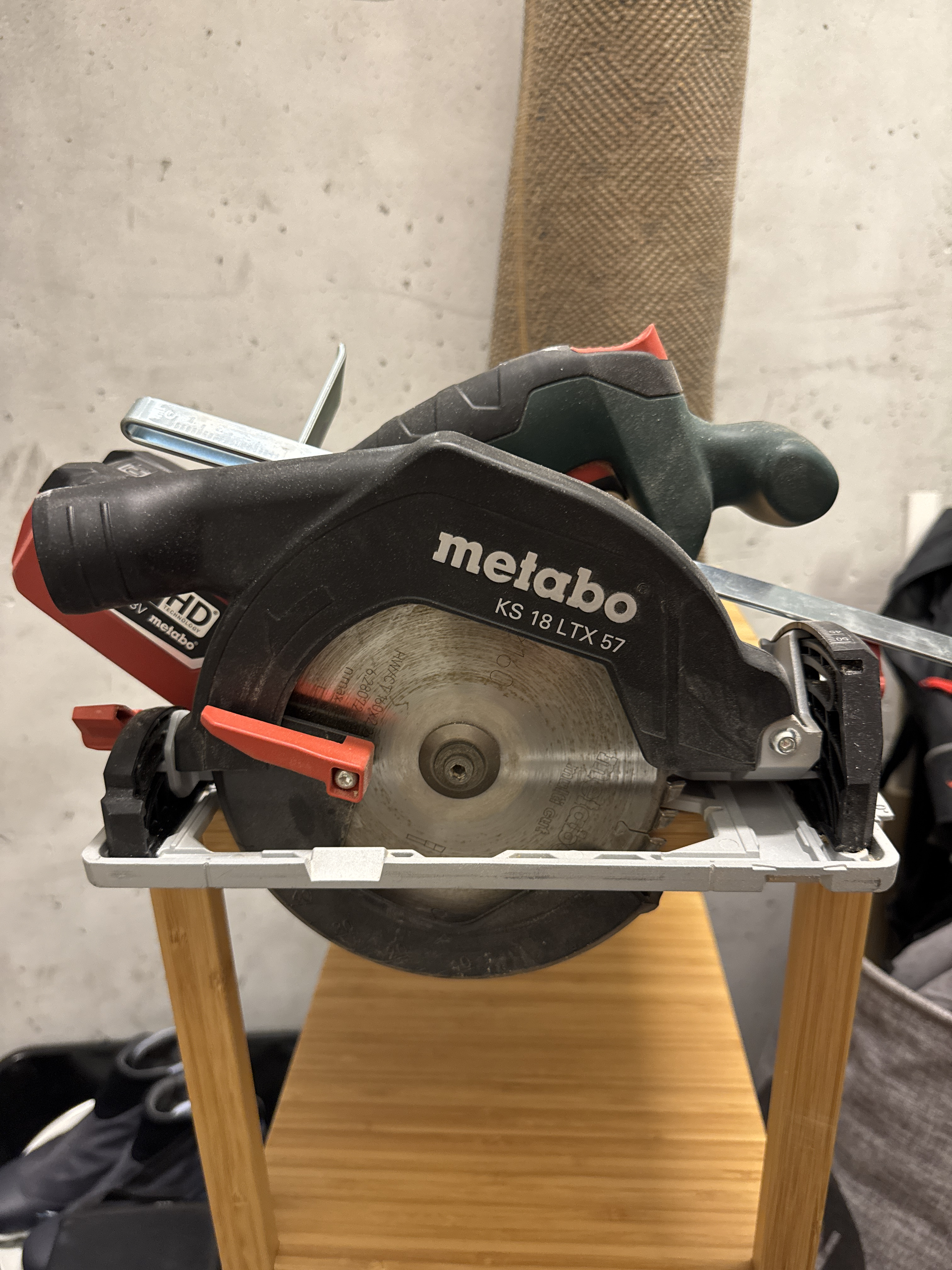 Metabo ks 18 ltx 57 med lihd 7.0 ampere batteri og føreskinne metabo fs 160