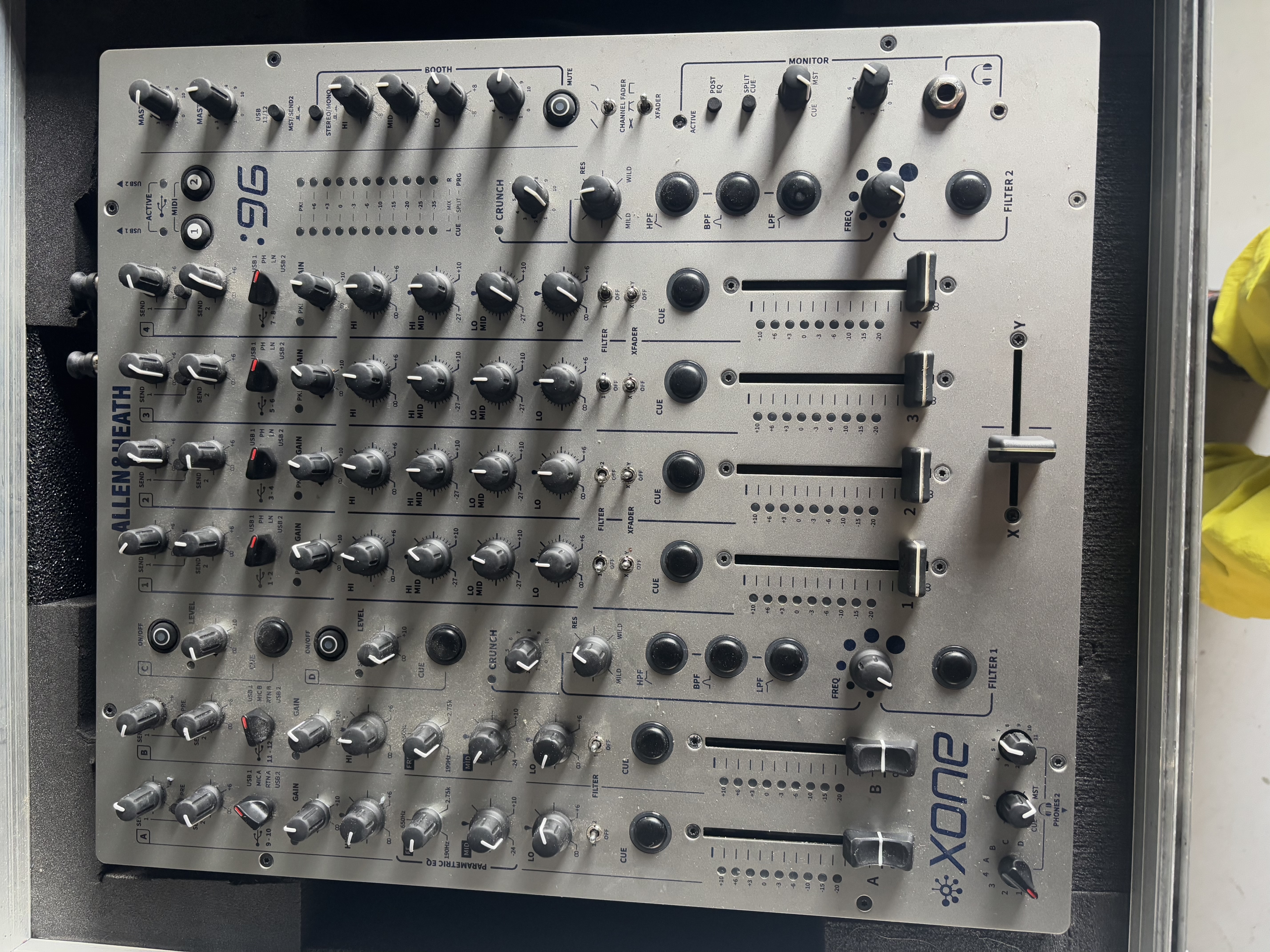 Xone 96 mixer