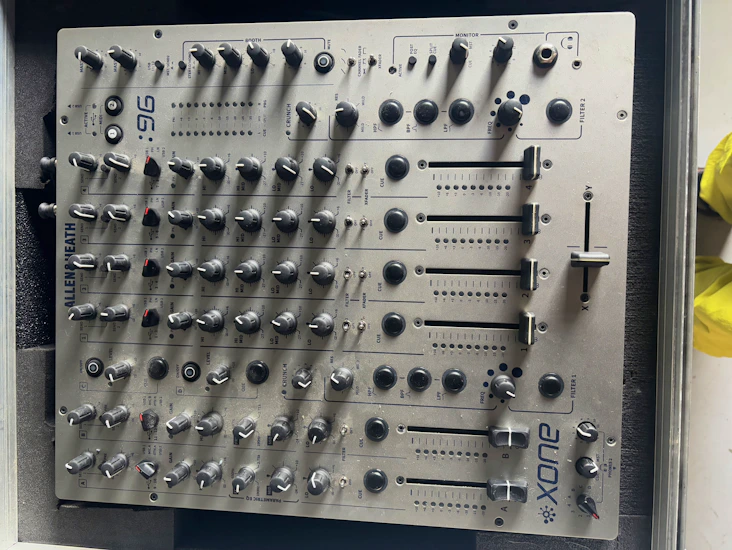 Xone 96 mixer