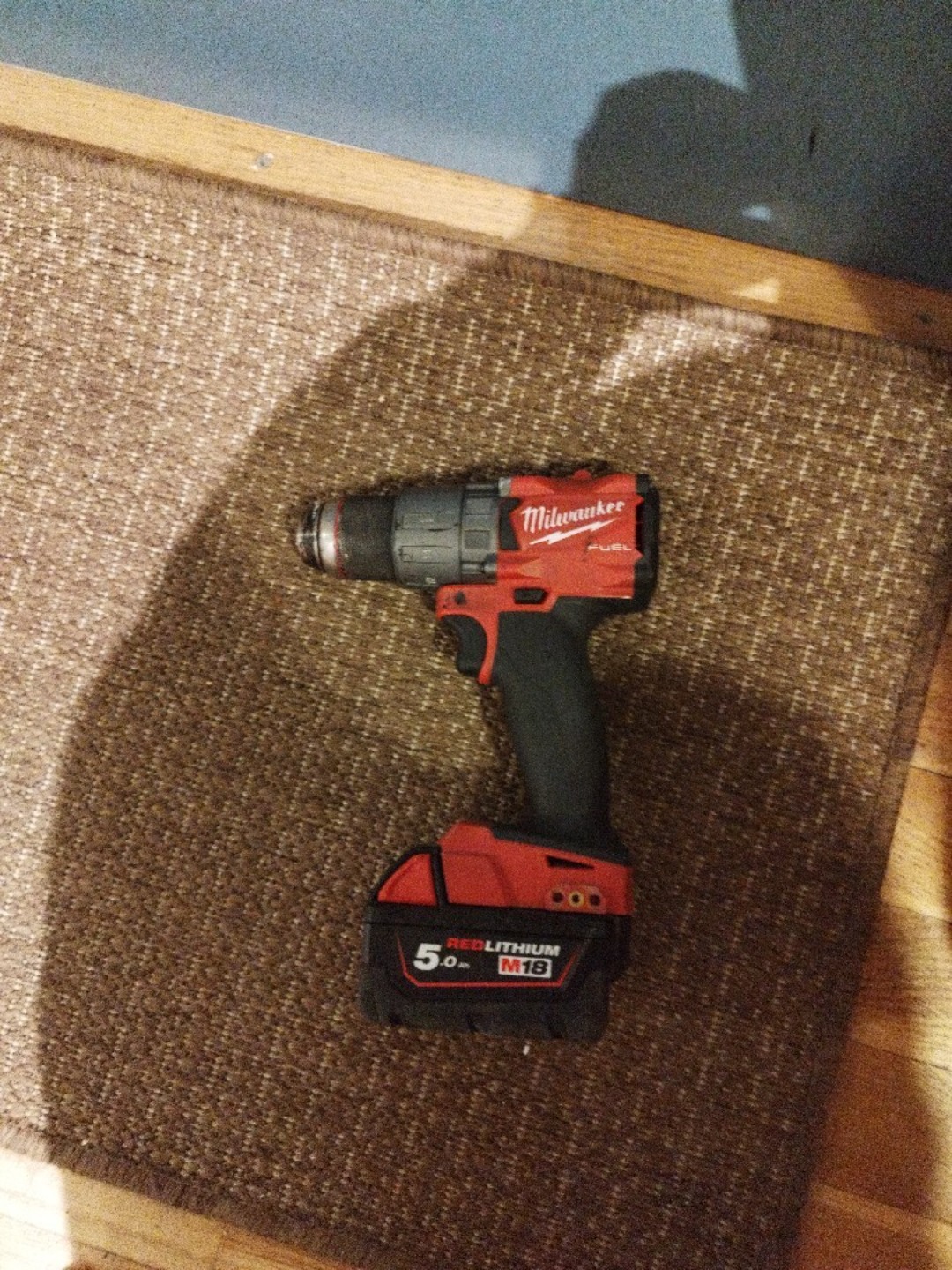 Milwaukee fuel med 2 batterier ink laddare 