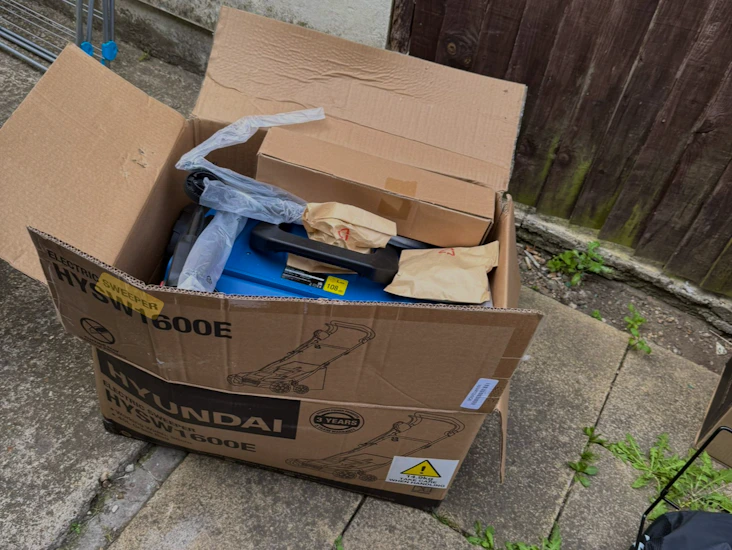 Garden sweeping machine