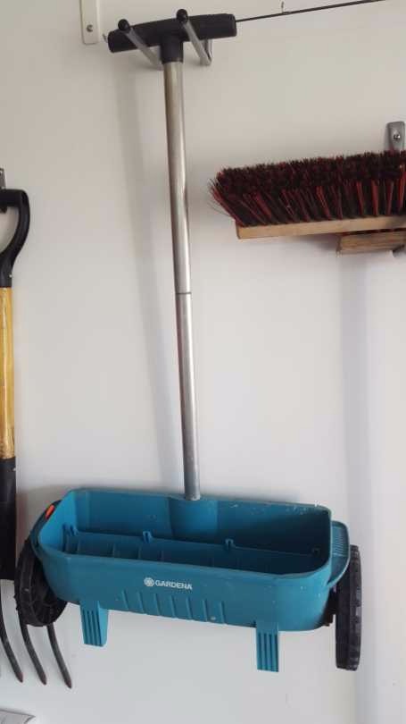 Spridare för gödsel, gräs, vildhavre m m