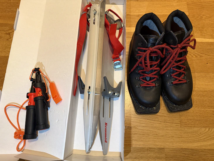 Långfärdsskridskor stl 39 - inkl. isdubbar