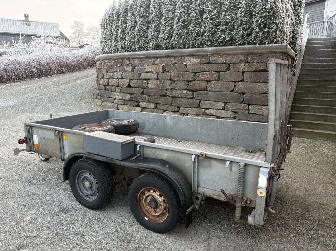 Maskinhenger, 2,1 tonn nyttelast