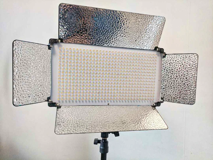 Batteridriven led-panel/studiolampa