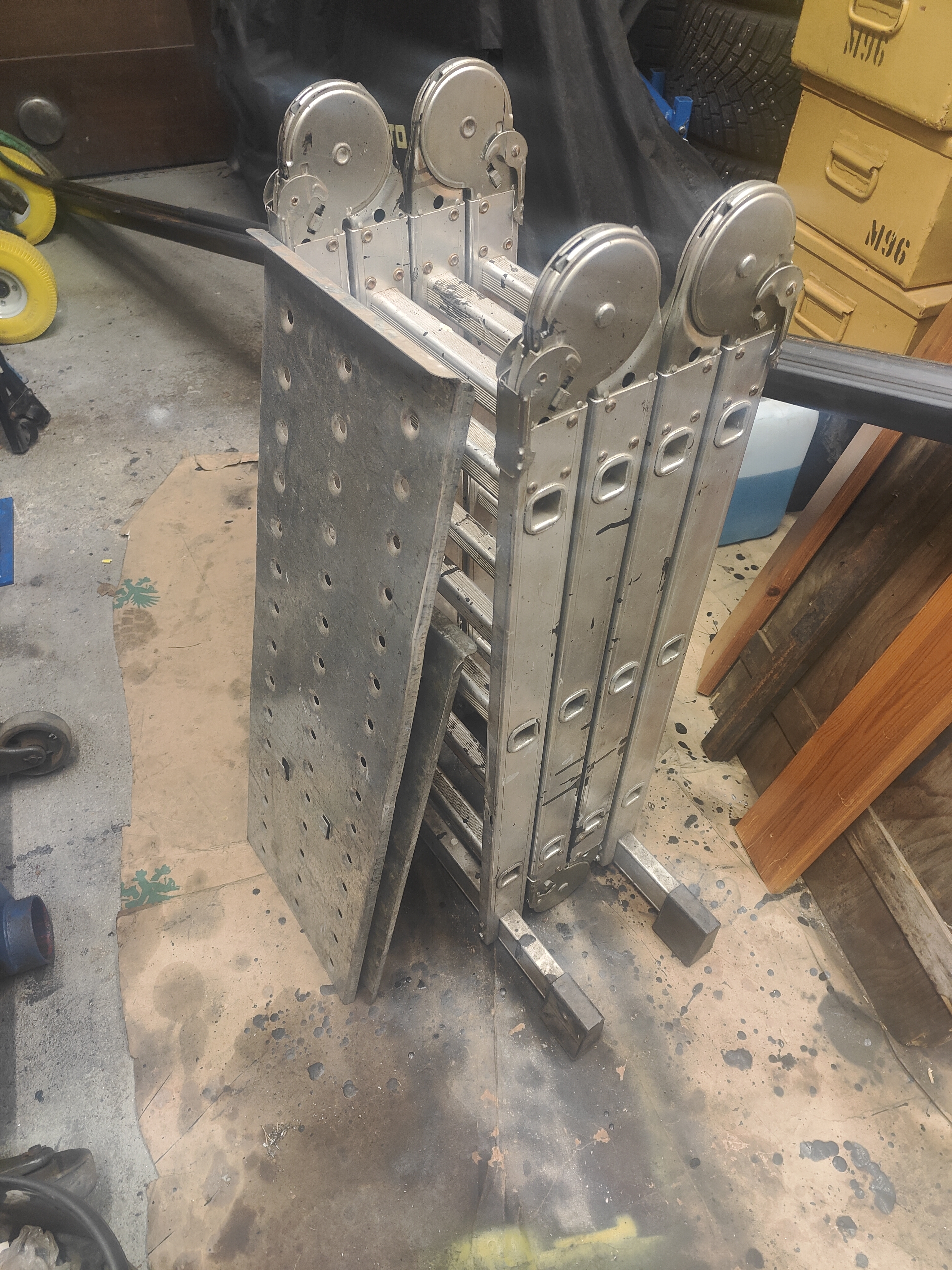 Monitoimitikas seisontatasoilla