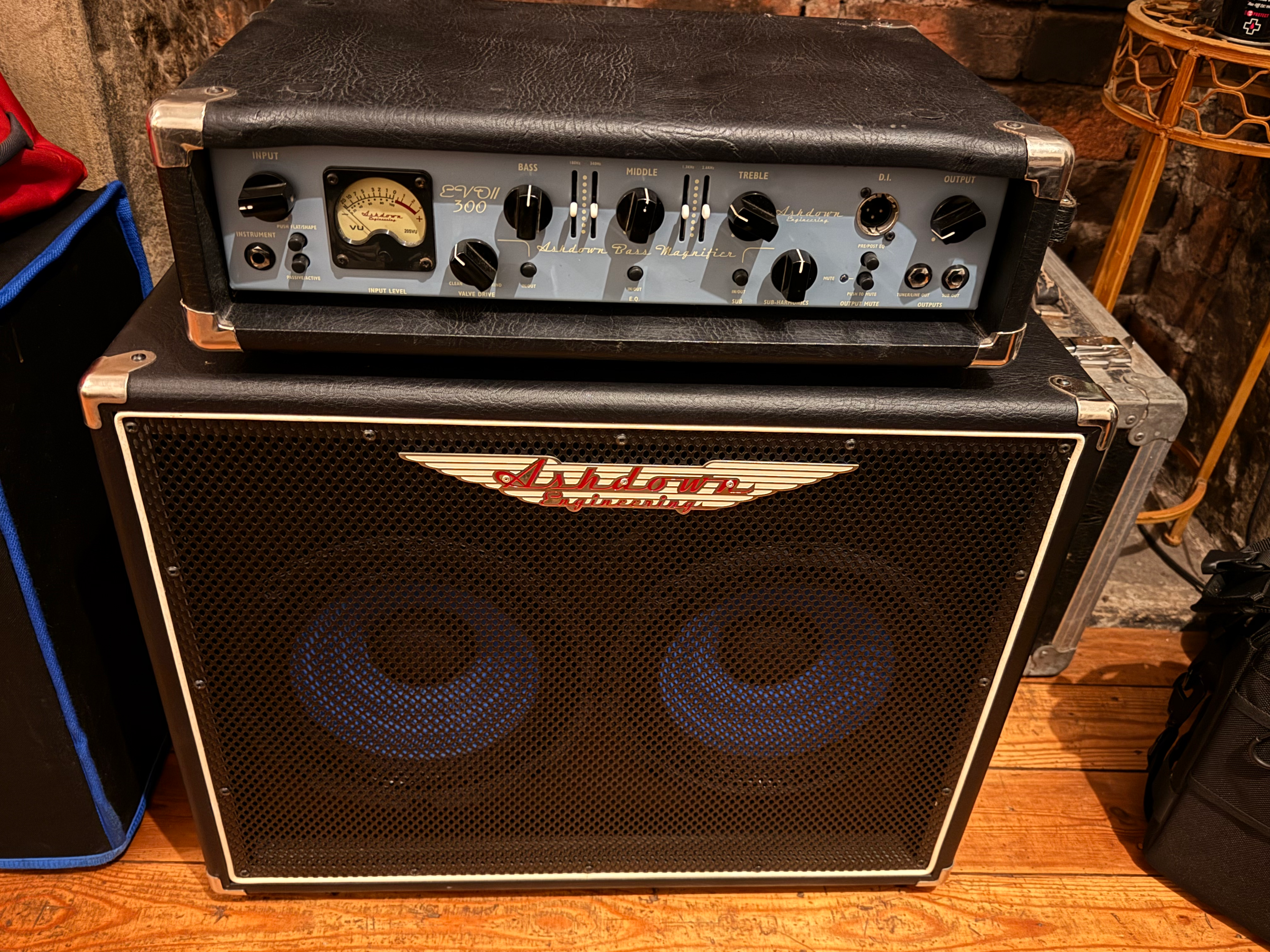 Ashdown evo ii 300 bass head with 2x10 cab