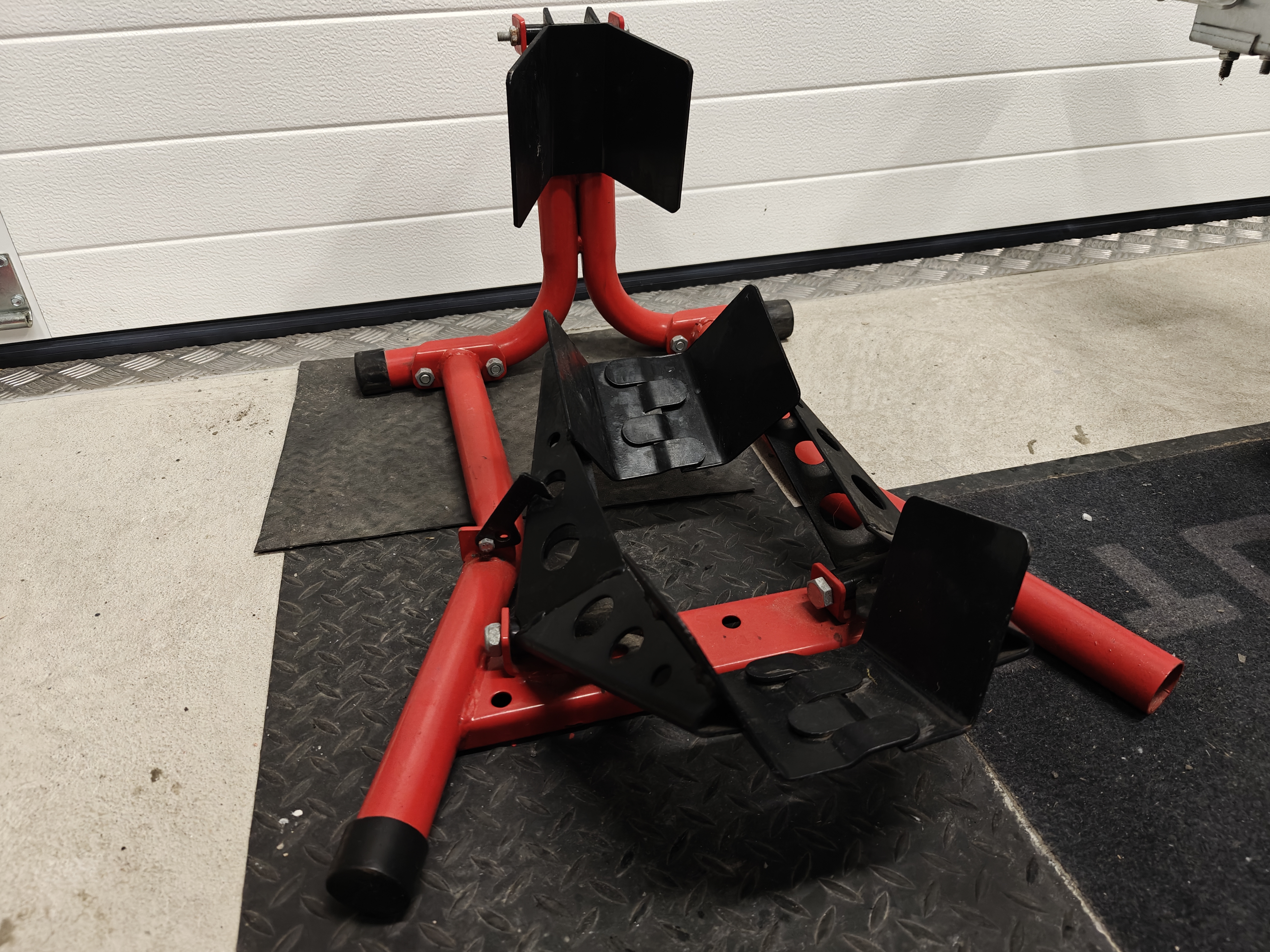 Moottoripyörän kuljetustuki