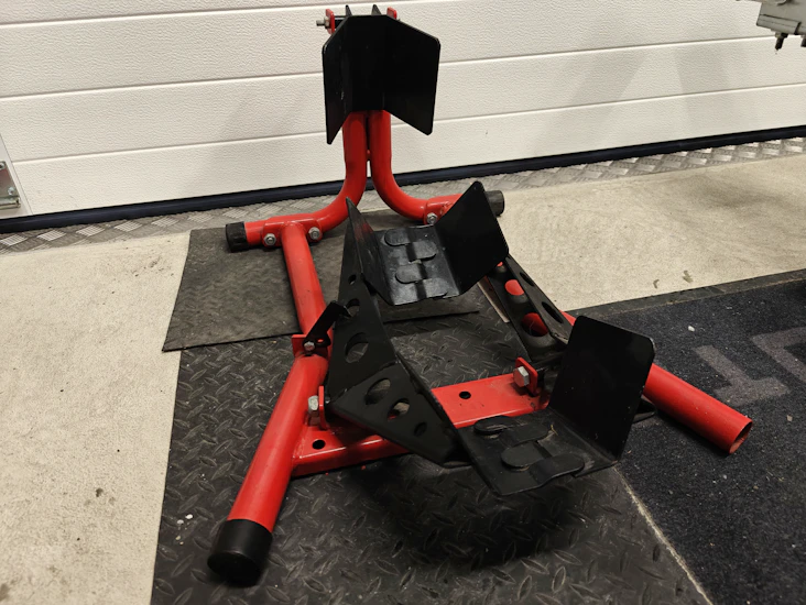 Moottoripyörän kuljetustuki