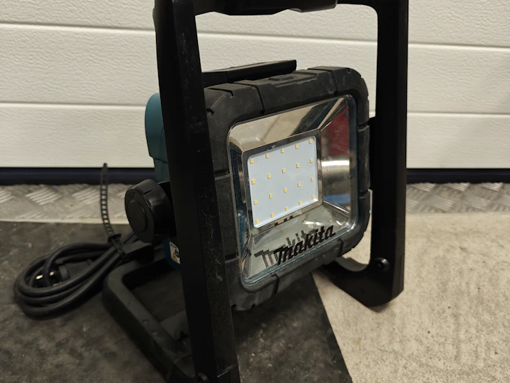 Makita dml805 työvalaisin