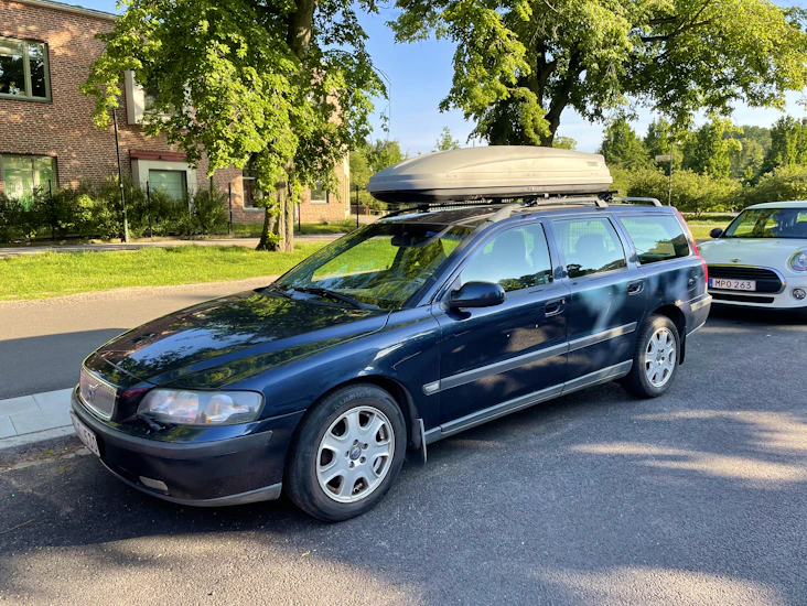 Thule pacific 700 - takbox med takräcken