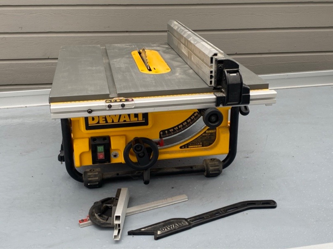 Dewalt 745