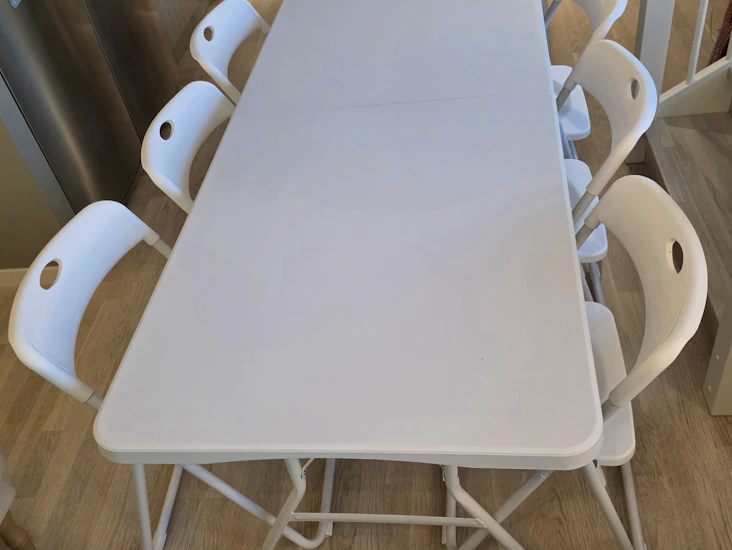 Hopfällbart bord och 6 stolar