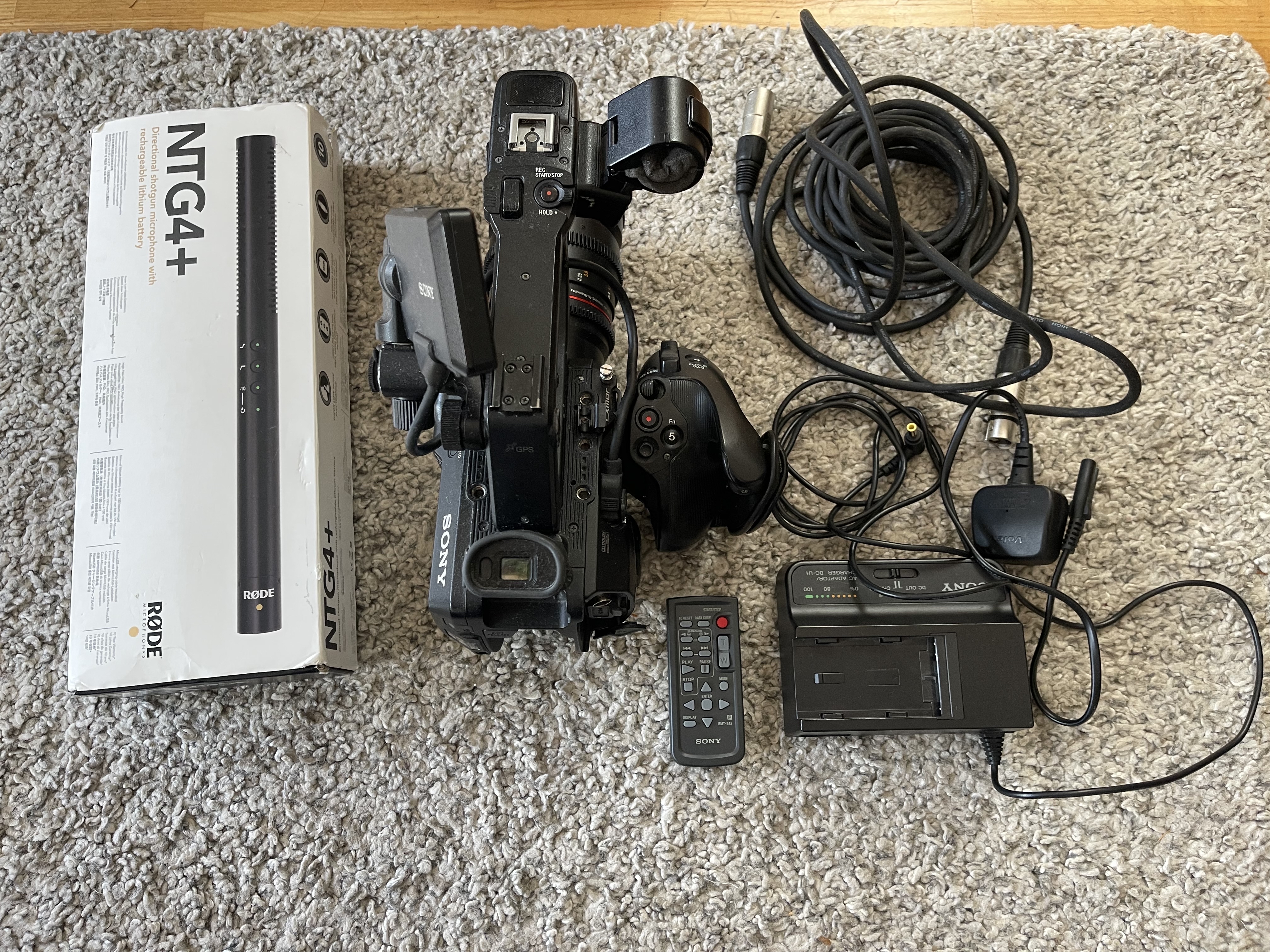 Sony pxw-fs5 4k camcorder + lens + rode mic