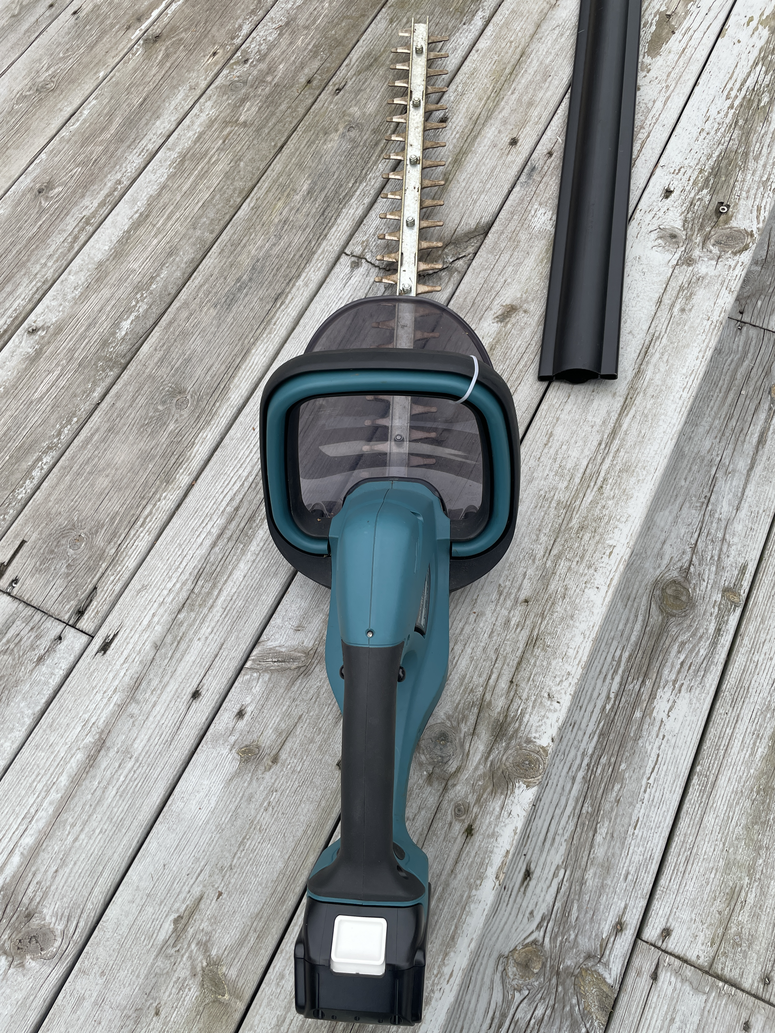 Makita hekksaks på 18 v batteri.