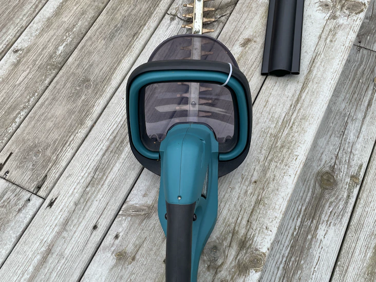 Makita hekksaks på 18 v batteri.