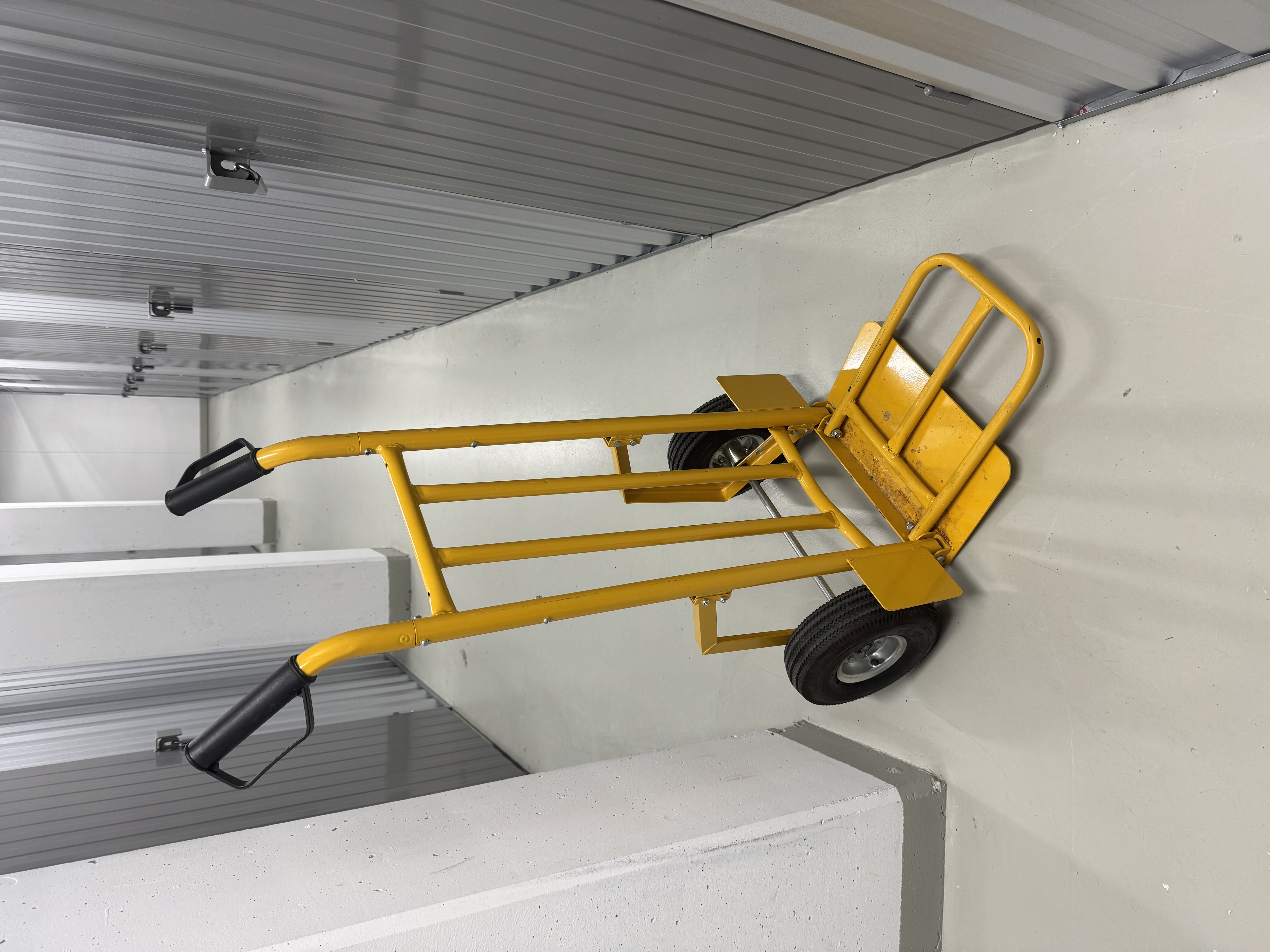 Solid sekketralle med utfellbar klaff