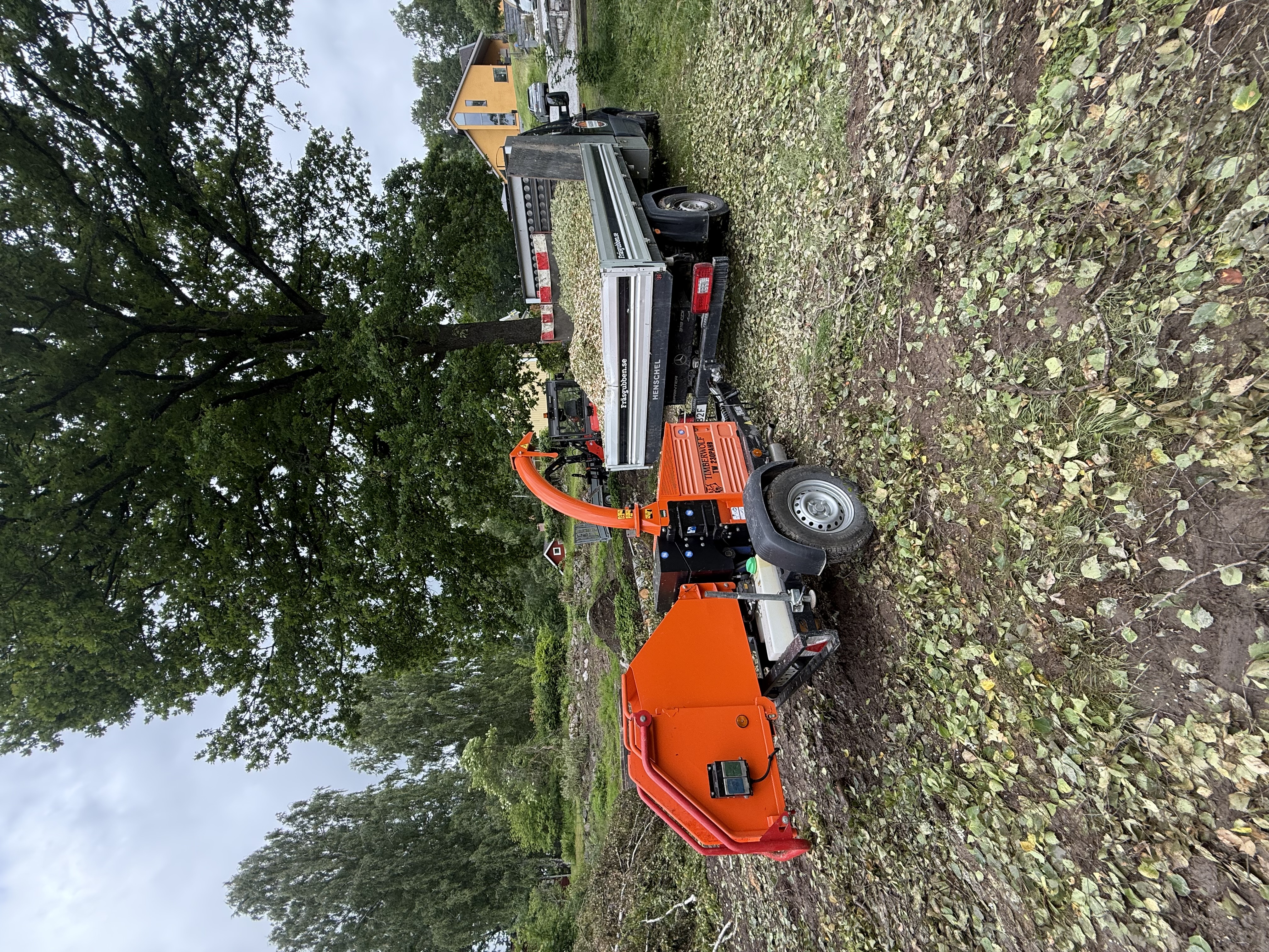 Stor flismaskin 80 km/h släp