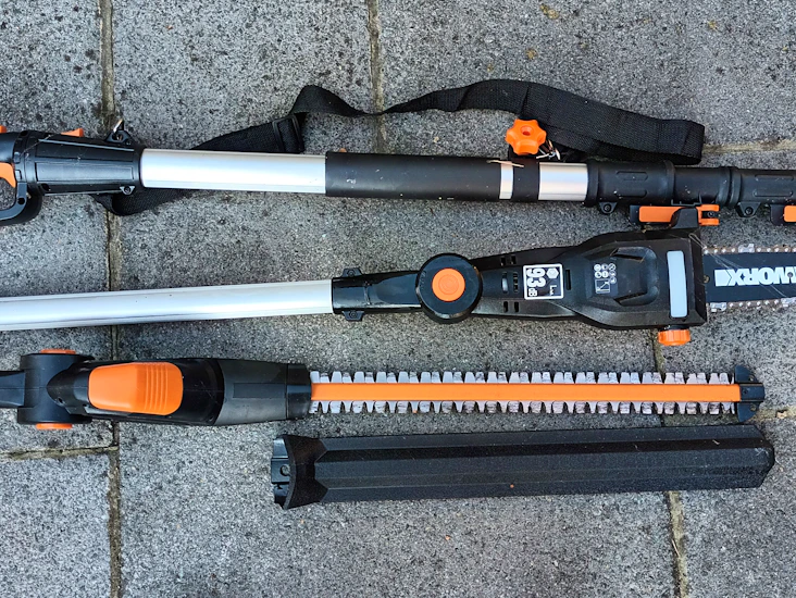 Cordless electrical pole hedge trimmer / chainsaw