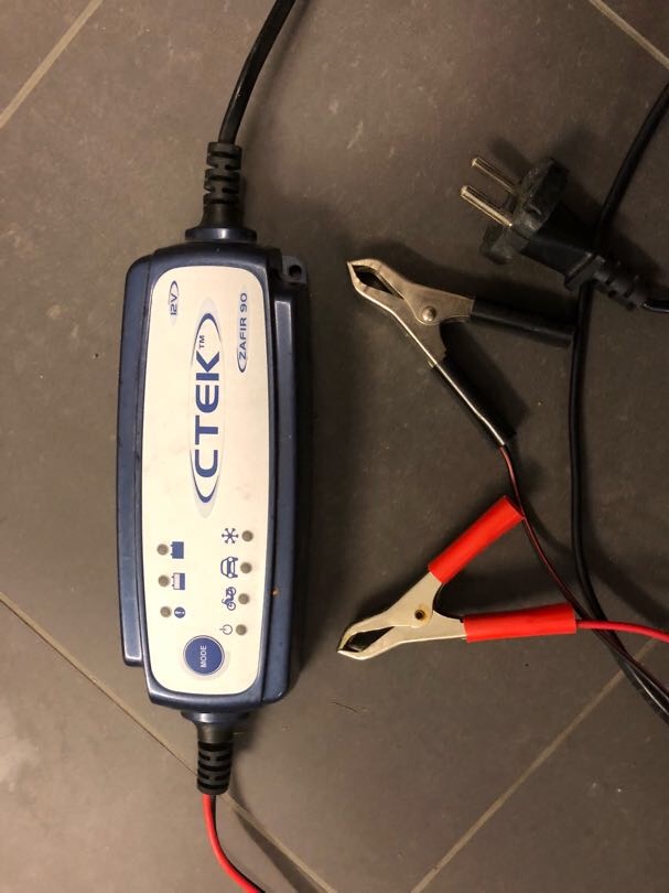 Batteriladdare för bil och motorcykel