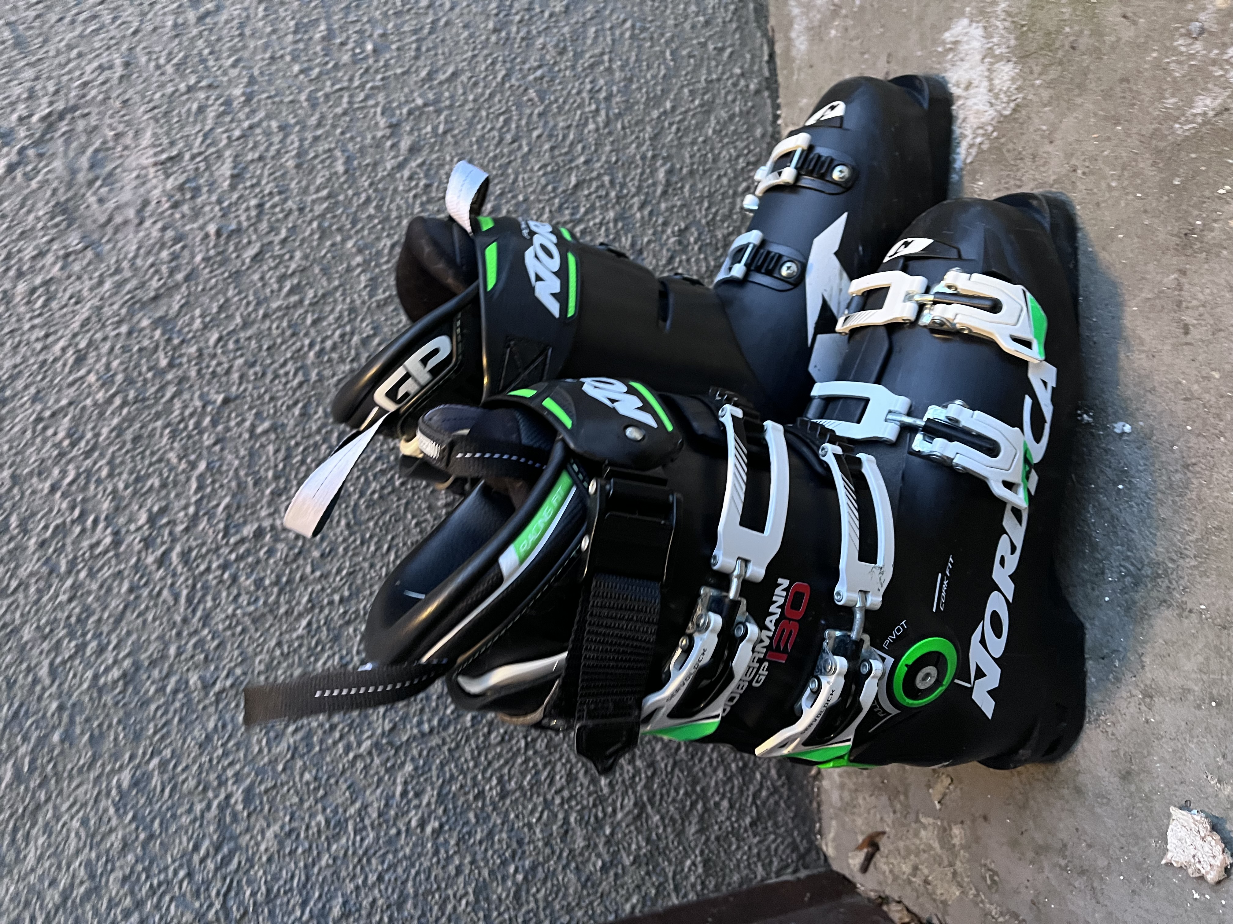 Pjäxor nordica doberman stl.39-40