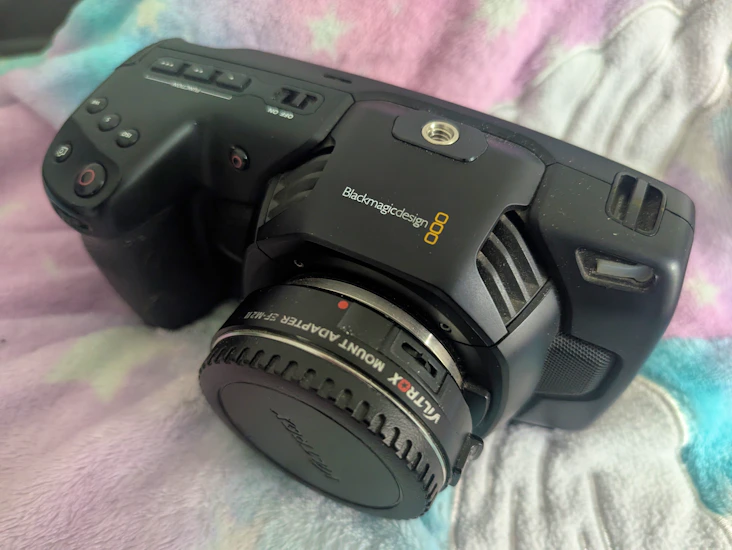 Blackmagic pocket camera 4k + ef lens adapter