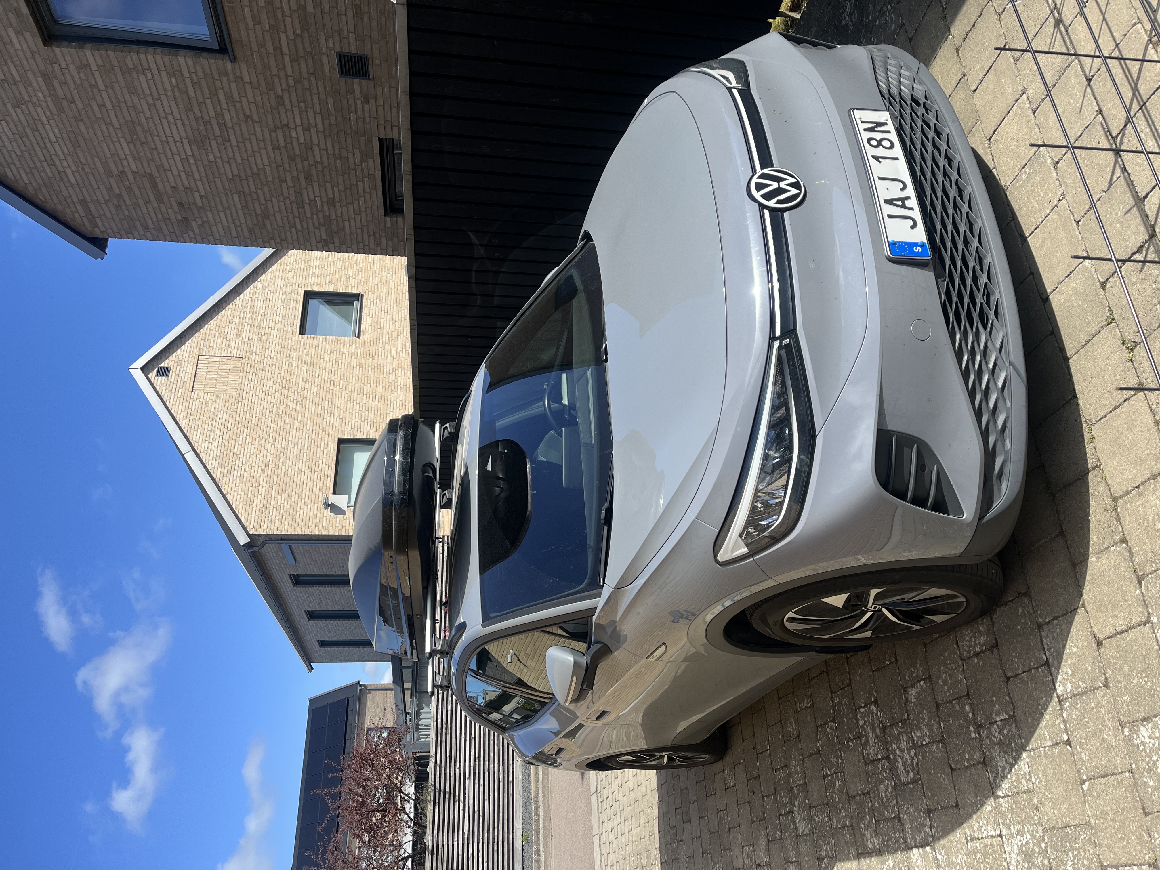 Thule touring alpine takbox 430 l + thule wingbar evo vw id.4