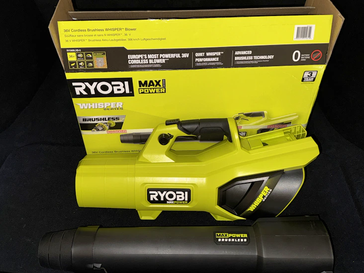 Europas kraftigste batteridrevne løvblåser for bil, løv og stein