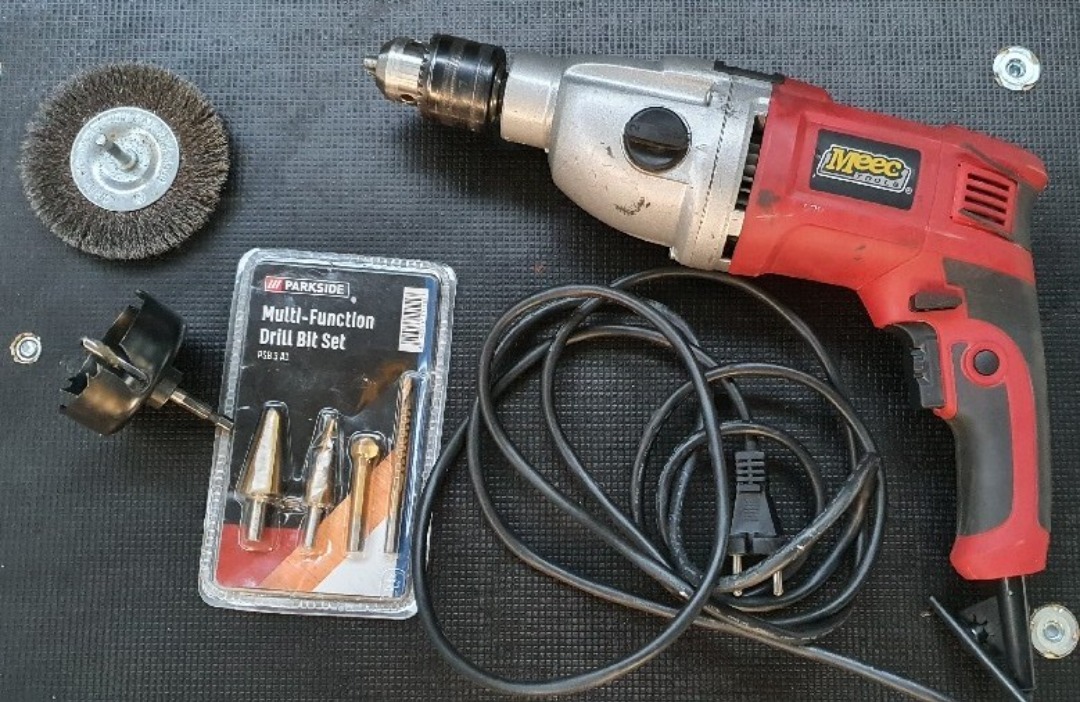 Hole saw , drill 