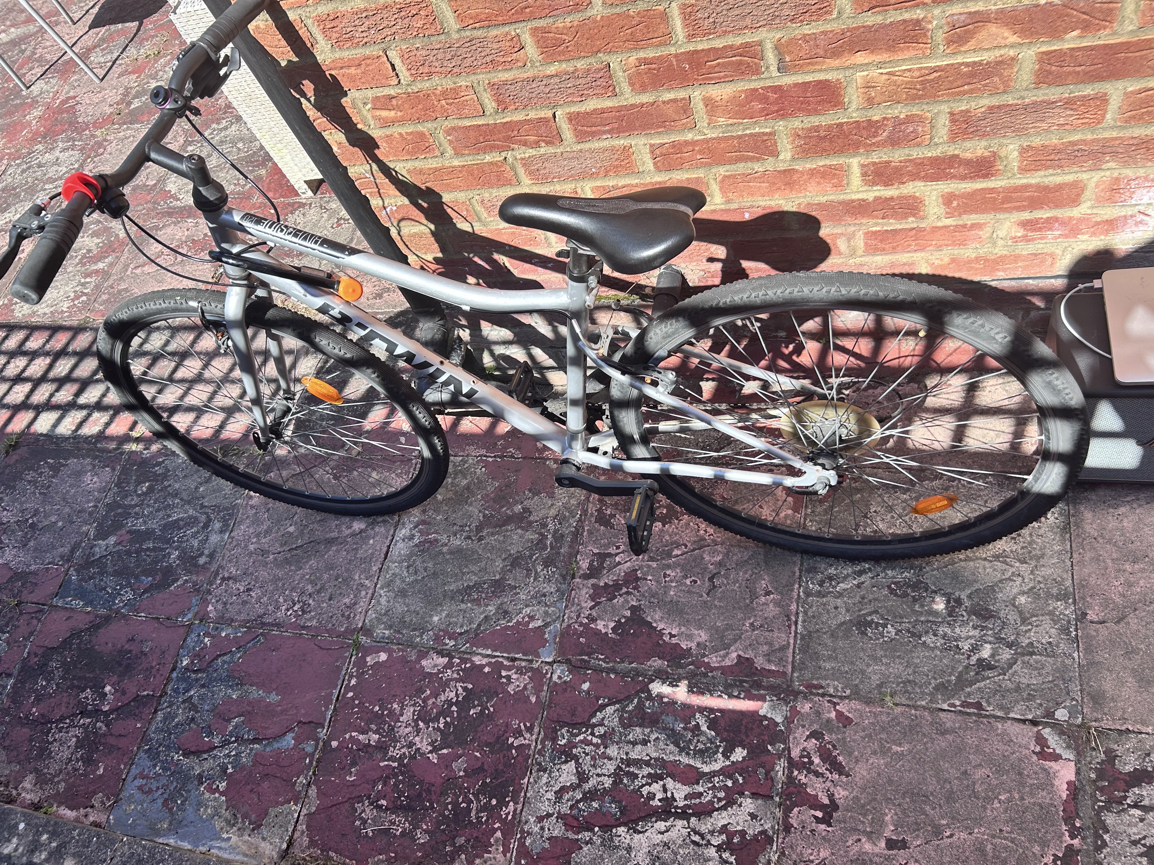 B-twin mountain bike