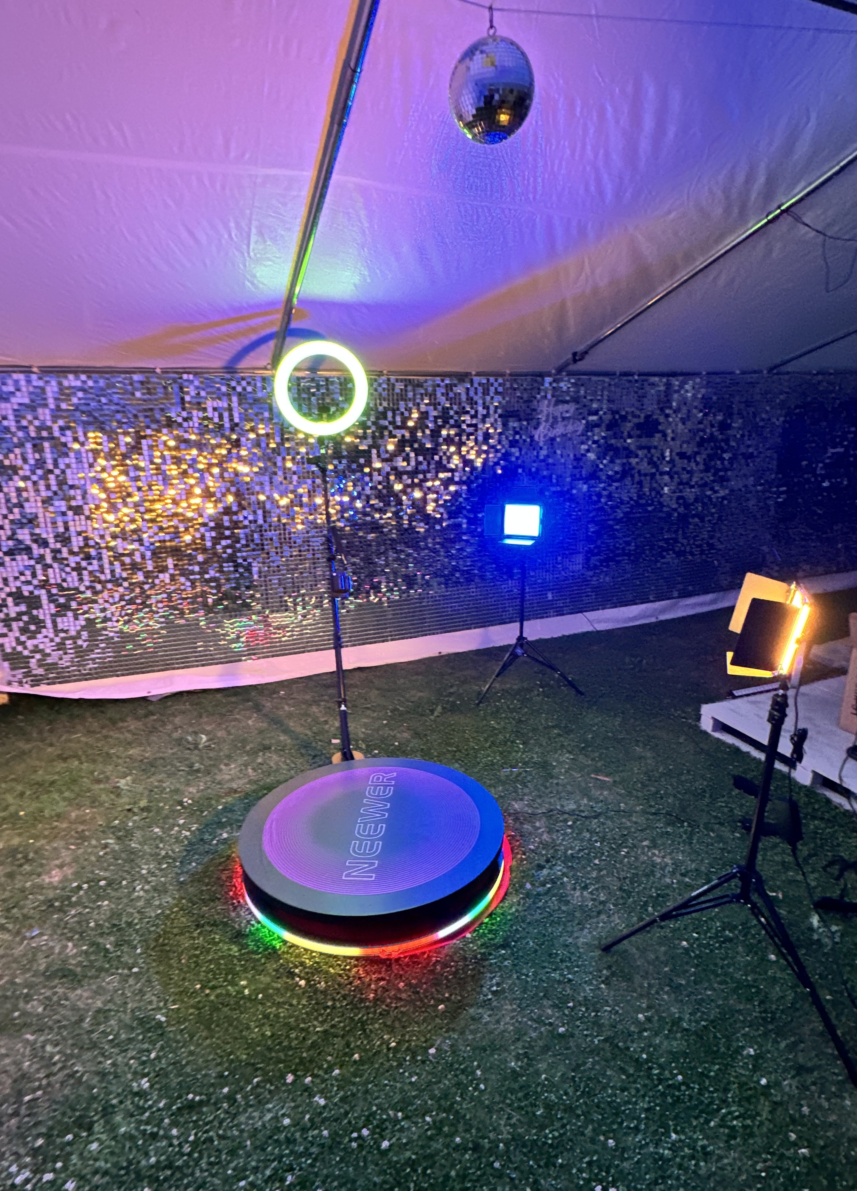 360 spinning photo booth from neewer
