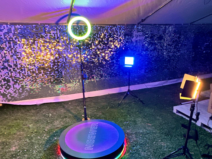 360 spinning photo booth from neewer