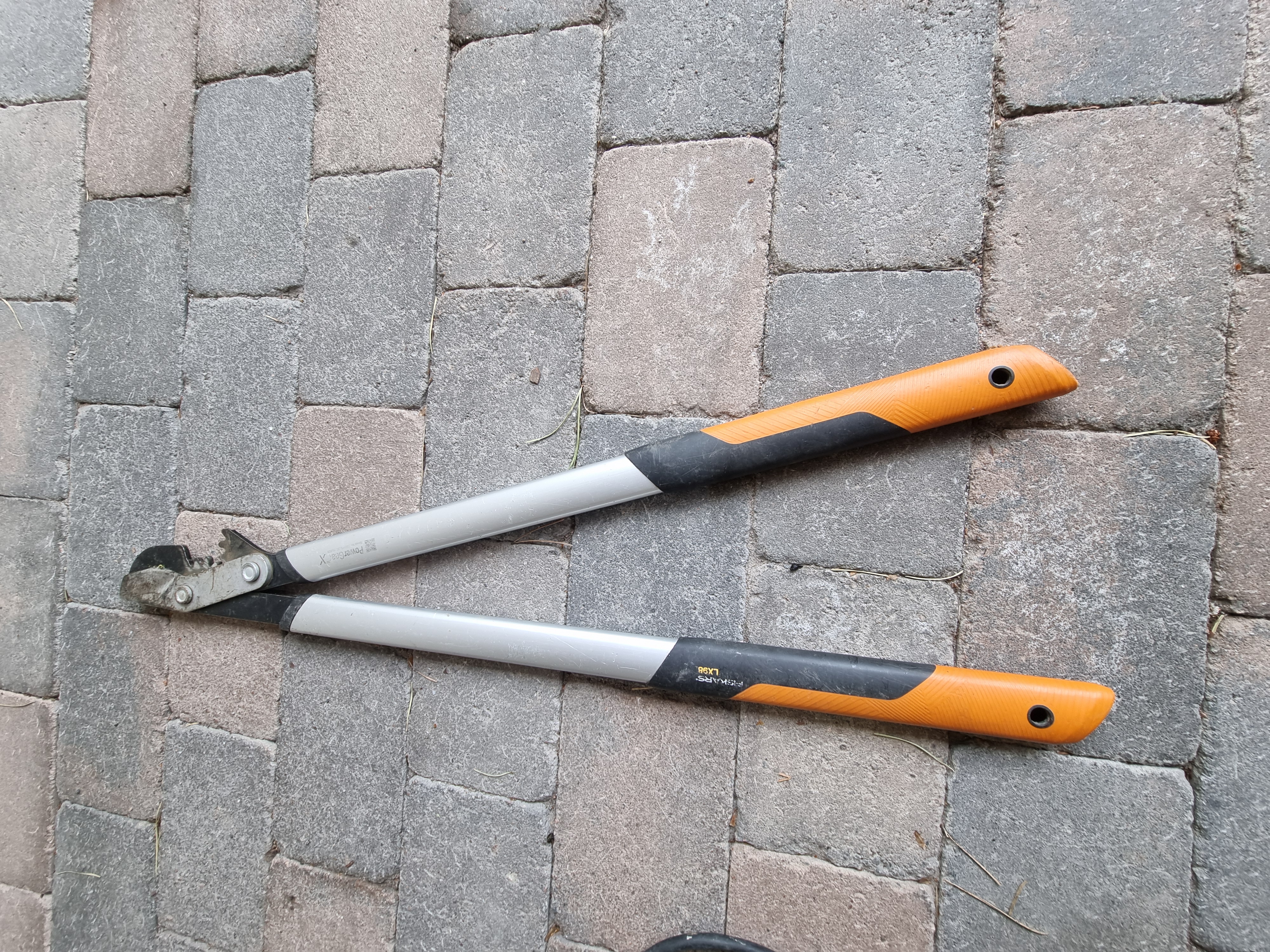 Fiskars powergear x raivaussakset, ohileikkaava lx98
