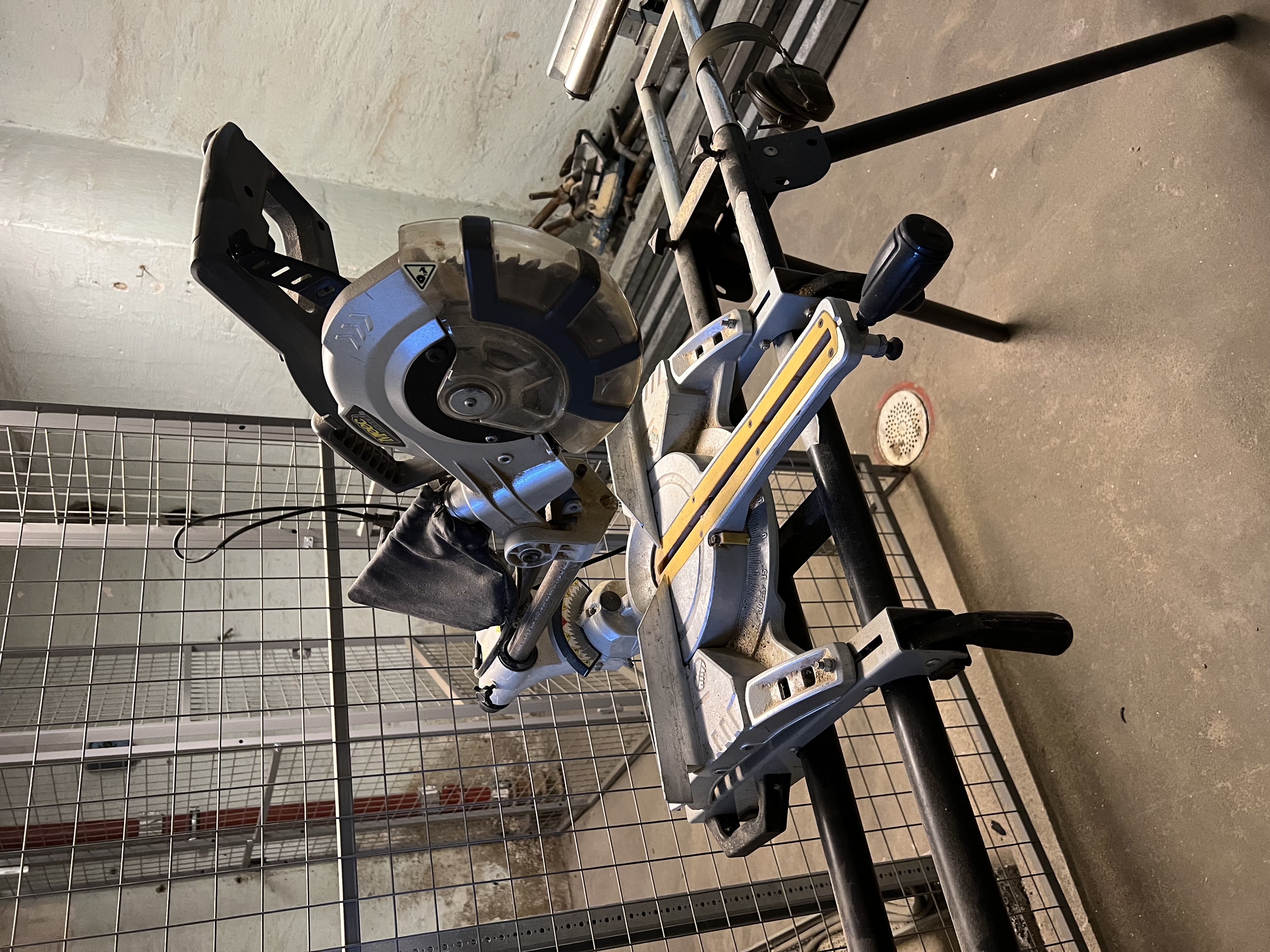 Kapp og gjærsag med stativ