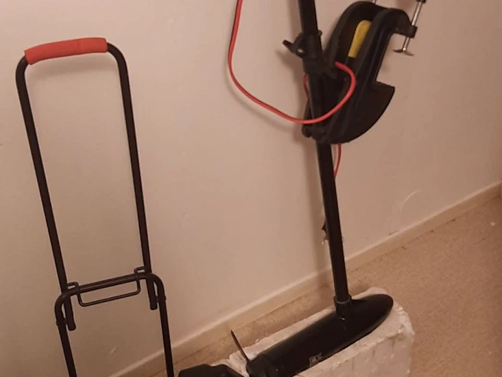 Elmotor till mindre båt - inklusive batteri & laddare