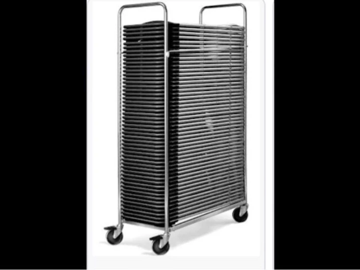 6 fällbord och 30 stapelbara fällstolar