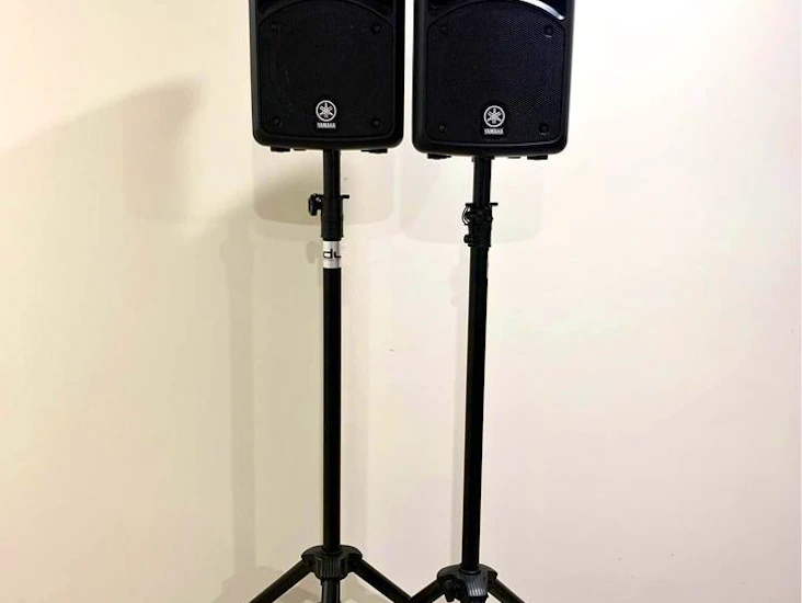 Laadukas ammattilais pa-järjestelmä puhe- tai musiikkitilaisuuksiin.