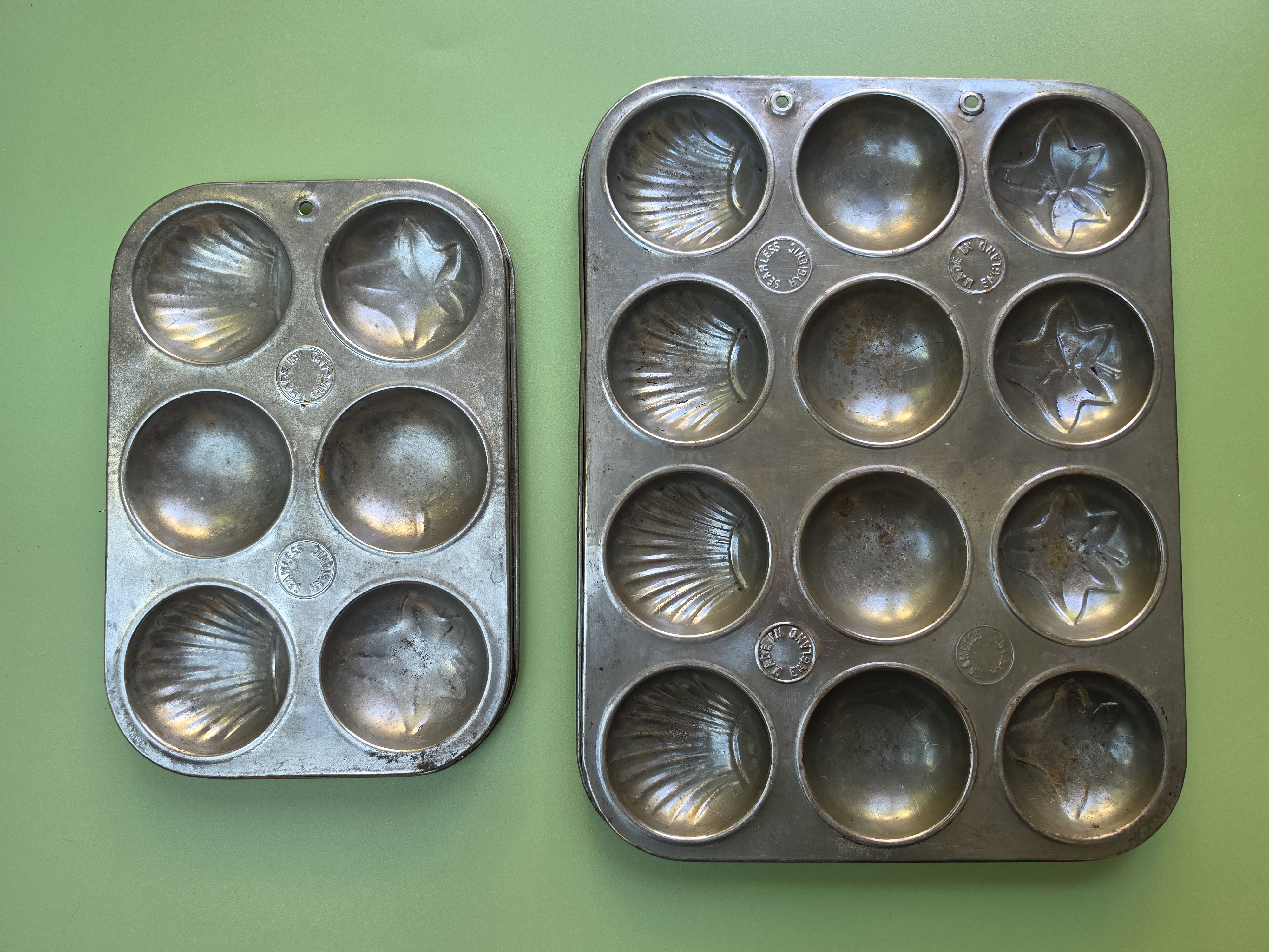 2x vintage cake baking tins (18 buns)