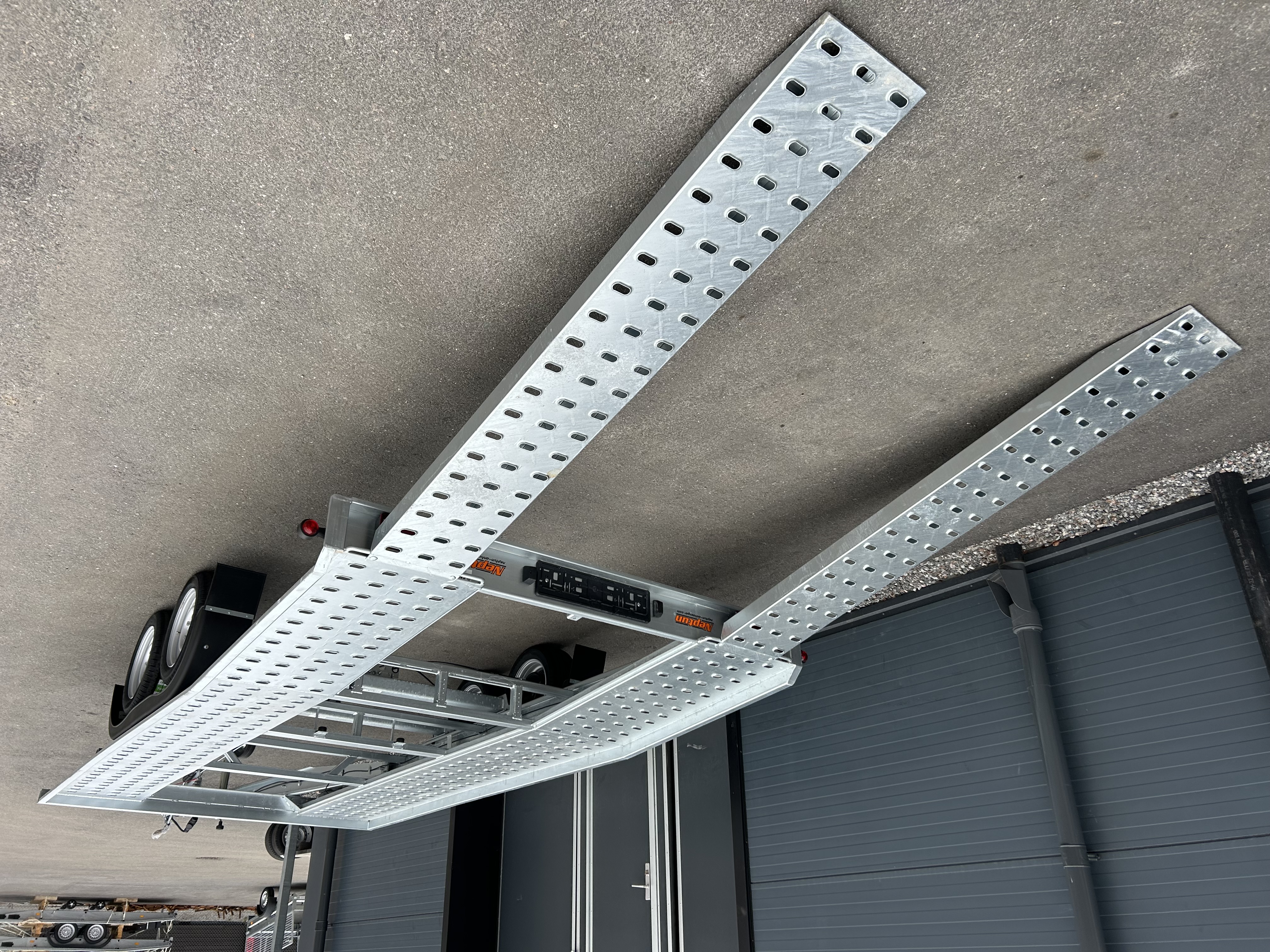 Biltrailer med winsch lastar 2111kg total 2700kg