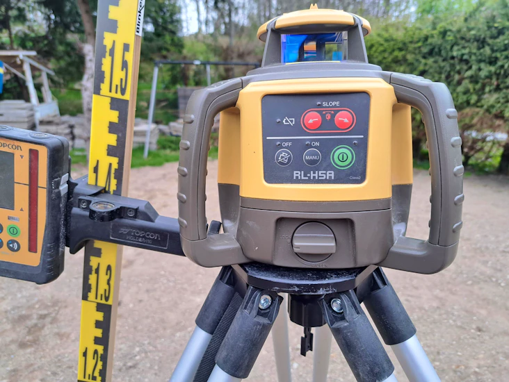 Topcon rl-h5a rotationslaser inkl. stativ, mätsticka och mottagare