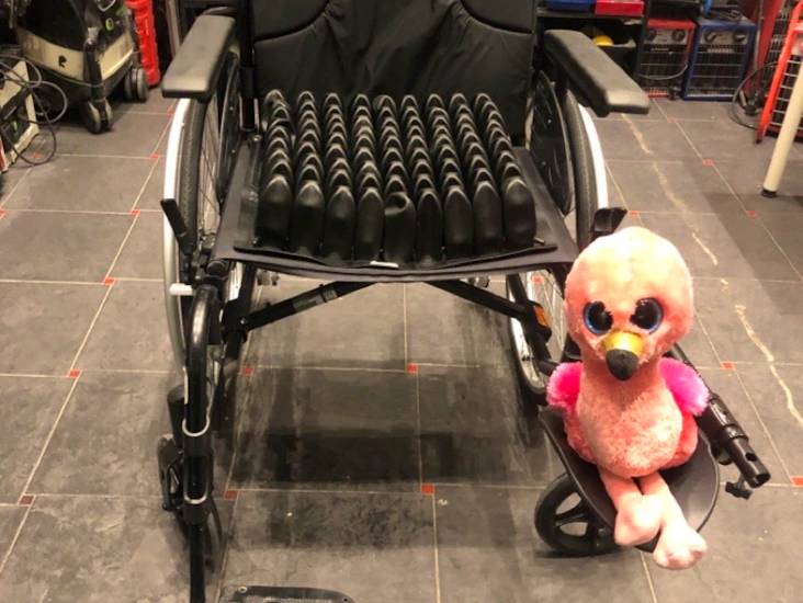 Rullstol med fot bärare o tryck reså