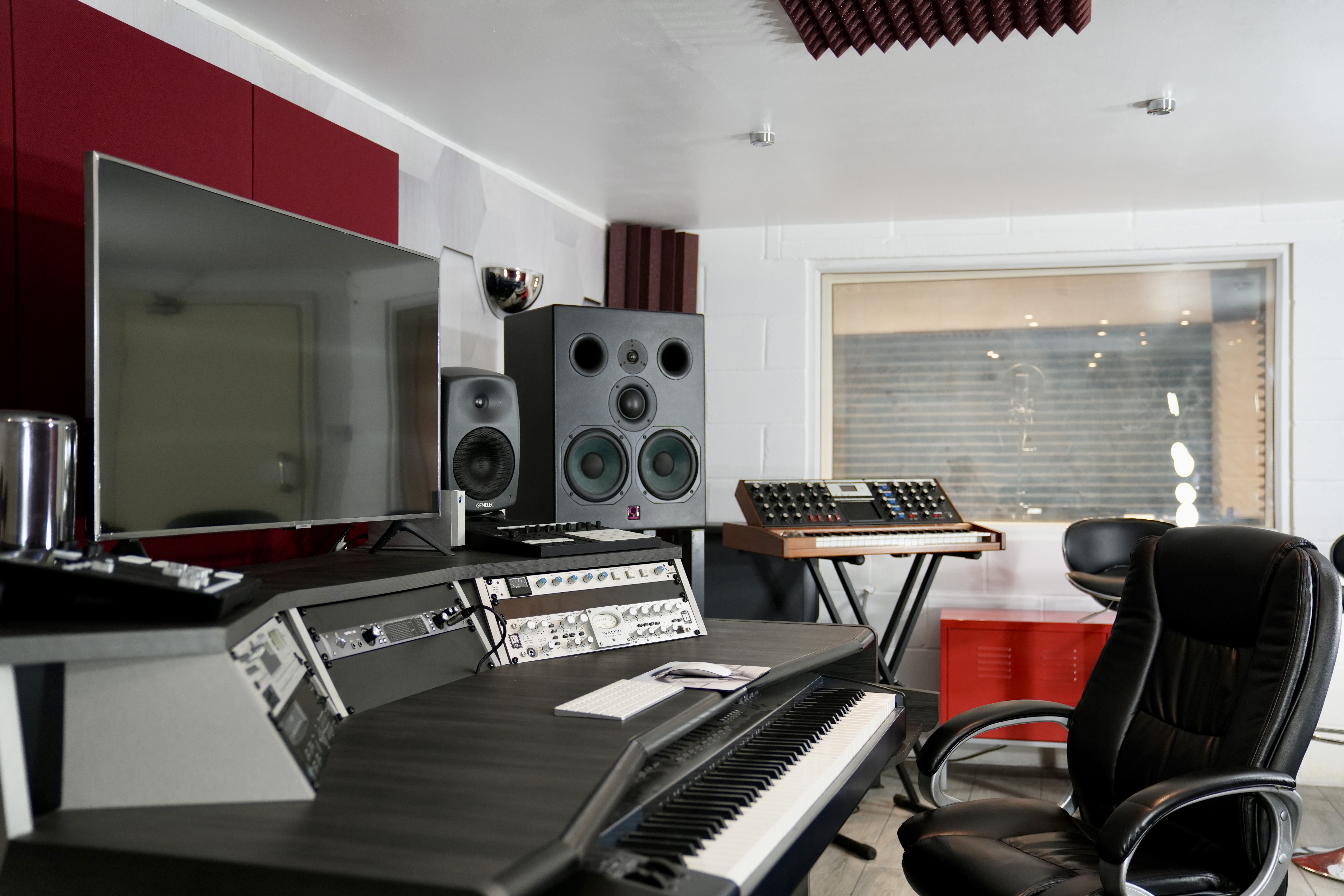 Professional recording & podcast studio - vocal booth, lounge, etc - in north london
