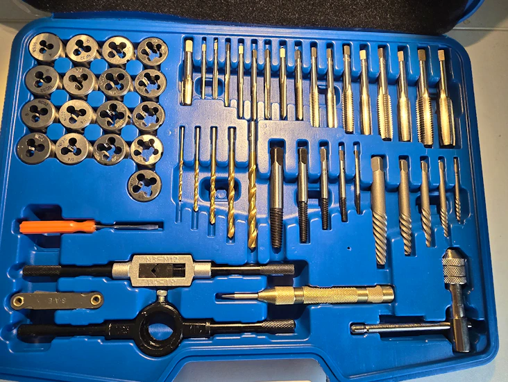 Gängverktyg och skruvutdragarsats🛠️